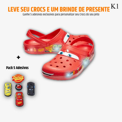 Crocs Relâmpago McQueen Pack – Leve o Crocs + Farol Vermelho + Pack 5 Adesivos de BRINDE | ATÉ MEIA-NOITE DE HOJE!